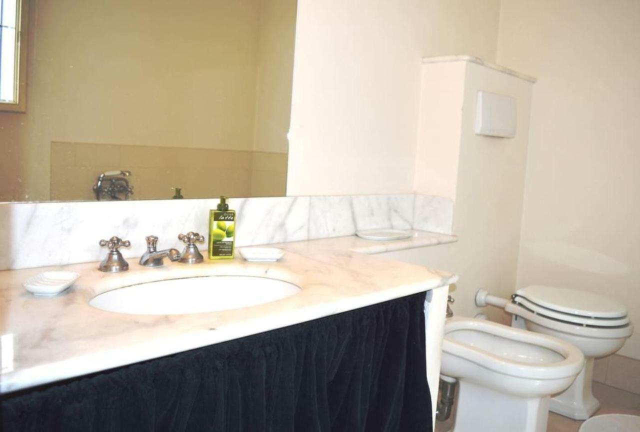 Panoramic Suite Near Duomo And Station Florenz Exterior foto